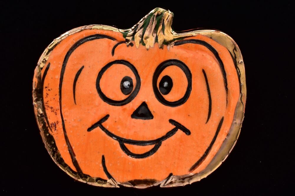 Vintage Porcelain Halloween Pumpkin Pin Brooch Nostalgic Hand Painted 1997 BinBP